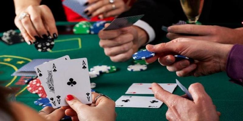 Bài Poker bao gồm 4 vòng chơi